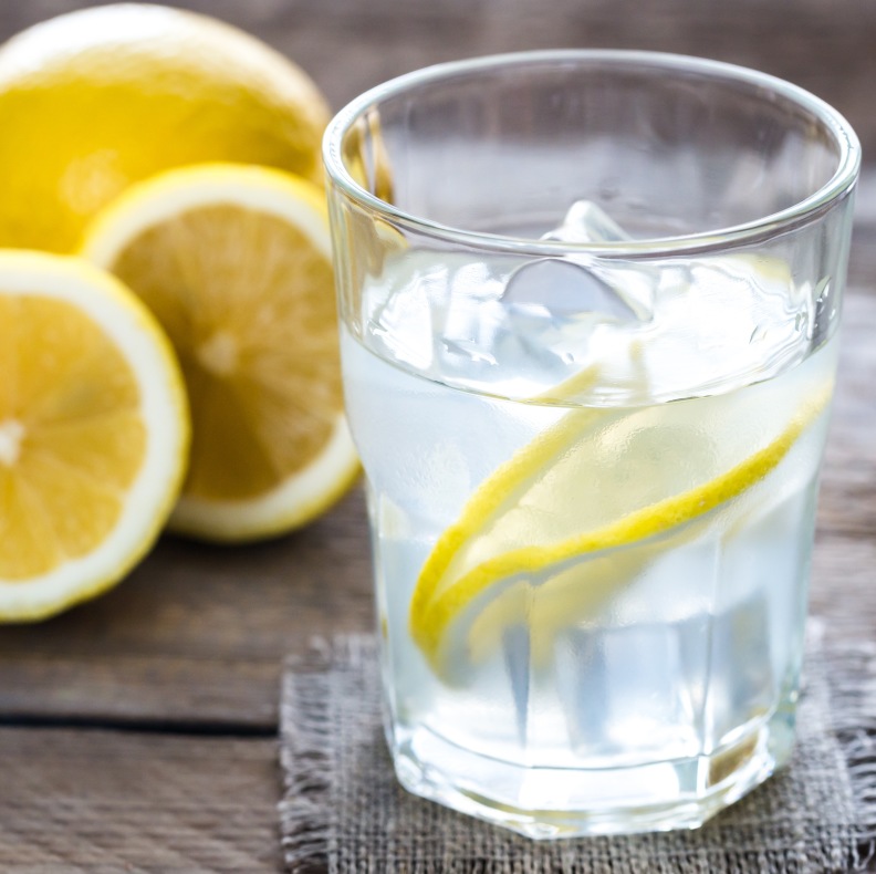 Zitronenwasser - Ausleitung und Entgiftung in der Ernährungsberatung in Bonn Zitronenwasser - Ausleitung und Entgiftung in der Ernährungsberatung in Bonn