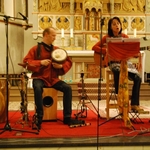 Neunkirchen Seelscheider Gospelnacht 2013 Kwa moyo, mit Jan-Philipp Tödte (Talking drum) und Ate Damm (Gitarre und Gesang)