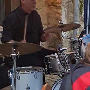 Stefan an den Drums
