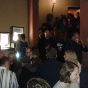 23.5.15 der Fan stand bis zur Strasse an