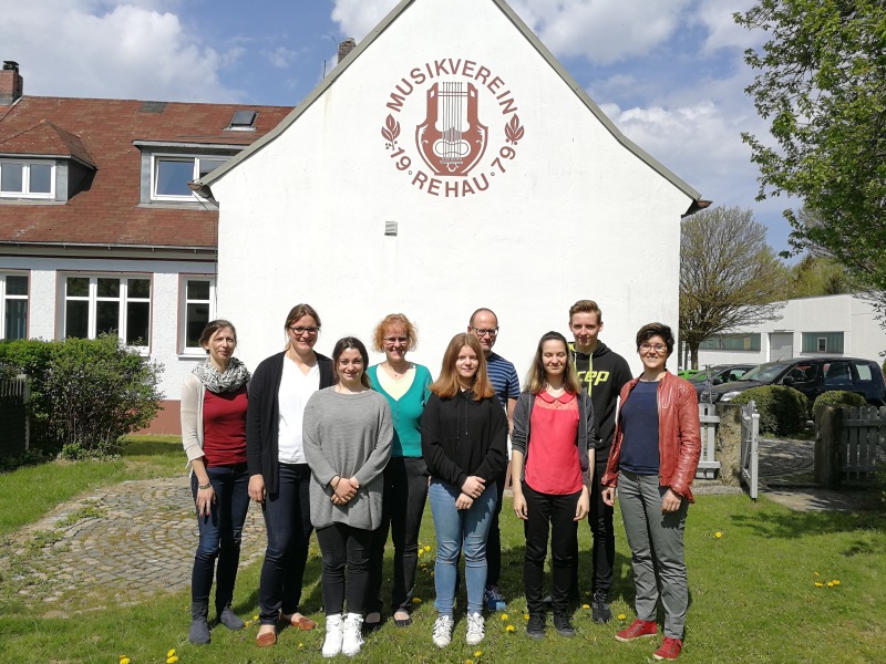 2. Reihe (v.l.): Monika Gärtner, Ulrike Kreipe, Marion Klier, Volker Senft, Lukas Richter; 1. Reihe (v.l.) Monique Rothenberger, Annalena Senft, Adina Schöffel, Dozentin: Franziska Hofmann 2. Reihe (v.l.): Monika Gärtner, Ulrike Kreipe, Marion Klier, Volker Senft, Lukas Richter; 1. Reihe (v.l.) Monique Rothenberger, Annalena Senft, Adina Schöffel, Dozentin: Franziska Hofmann