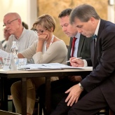 Konzentriertes Mitlesen  (Foto: Petr Dyrc)