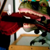 Achtung T-Rex prüft Haltung