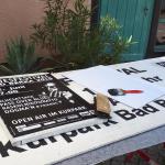 2019...Bei 30 Grad mit Tapettenkleister Plakataufsteller zu bekleben, ist der reinste Spass...