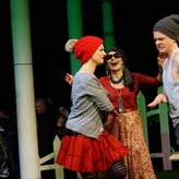 Zaufke/Lund: Grimm / Oma Eule - Oper an der Leine (Foto: Hesse) mit Maxie Reichart (Dorothea) u. Konstantin Busack (Schw. Wild)