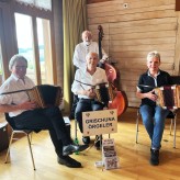 Emmentaler Schaukäserei mit Gastmusikantin Brigitte