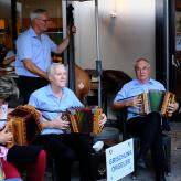 Gastmusikantinnen am Geburtstagsfest im Sportcenter Fünf Dörfer
