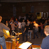 ...und das erste Tanz-Set, angeleitet von Uli"Patella"Knie...