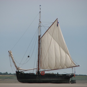 Wenn man nicht aufpasst, dann ist ganz plötzlich das Wasser weg ... Schwupps ... und Du kannst erst nach vielen vielen Stunden weitersegeln!