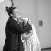 Proben „Fidelio“ - Larissa Angelini (Leonore), Daniela Ruth Stoll (Marzelline) © Uwe Hauth 