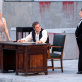 Premiere „Fidelio“ - Daniela Ruth Stoll (Marzelline), Bartosz Szulc (Rocco), Larissa Angelini (Leonore) © Uwe Hauth 
