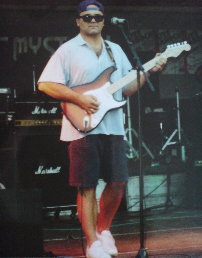 Diddy, Sänger und Gitarrist der Three Neander Tailors