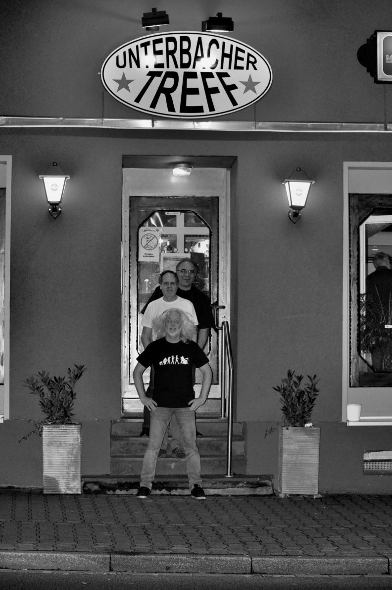 T.N.T. vor Toni's Unterbacher Treff T.N.T. vor Toni's Unterbacher Treff