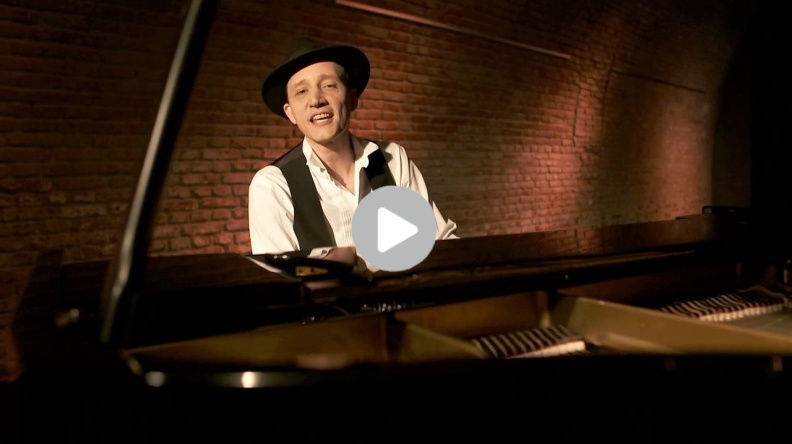 Christian Kirschstein als Pianist und Sänger beim Swing-Konzert