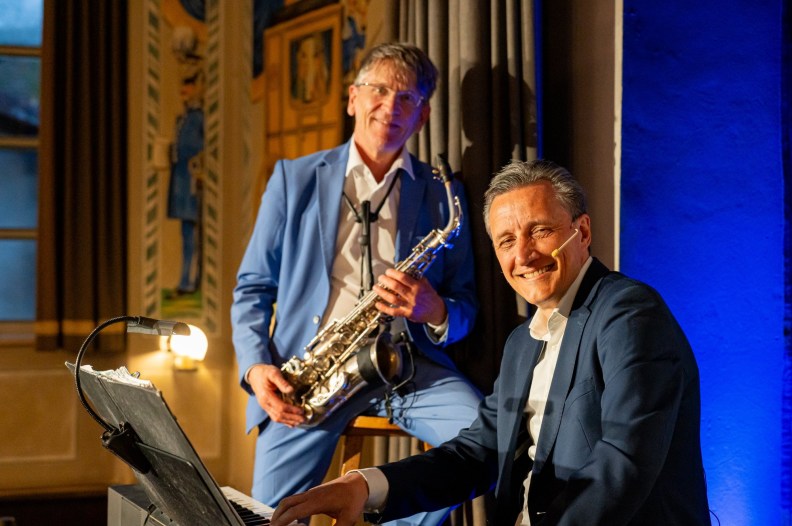Piano & Saxofon – Christian Kirschstein mit Saxofonist beim Firmenevent in München