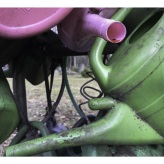 2024-12-02 (solange ich Menstruationsblut produziere, arbeite ich damit) Serie Georgen-Parochial-Friedhof III - techn. Support Richard Stöhr