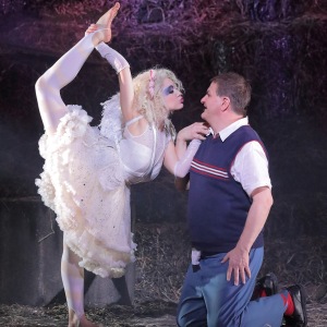 Als Esmeralda in B. Smetanas "Die verkaufte Braut" (Wenzel - W. Ablinger-Sperrhacke, Bayerische Staatsoper, München). © W. Hösl.