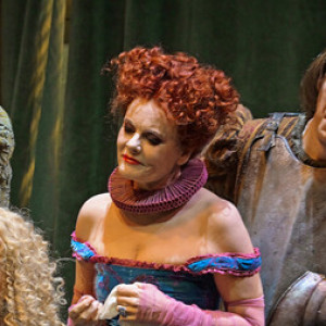 Giacomo Puccini „Gianni Schicchi“: Luke Stoker, Maria Gulik, Jake Muffett, Katarzyna Kuncio, Anke Krabbe, Torben Jürgens.